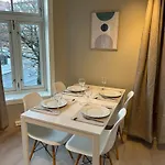 Romslig Studioleilighet Med Utsikt Over Kongensgate Apartman Trondheim